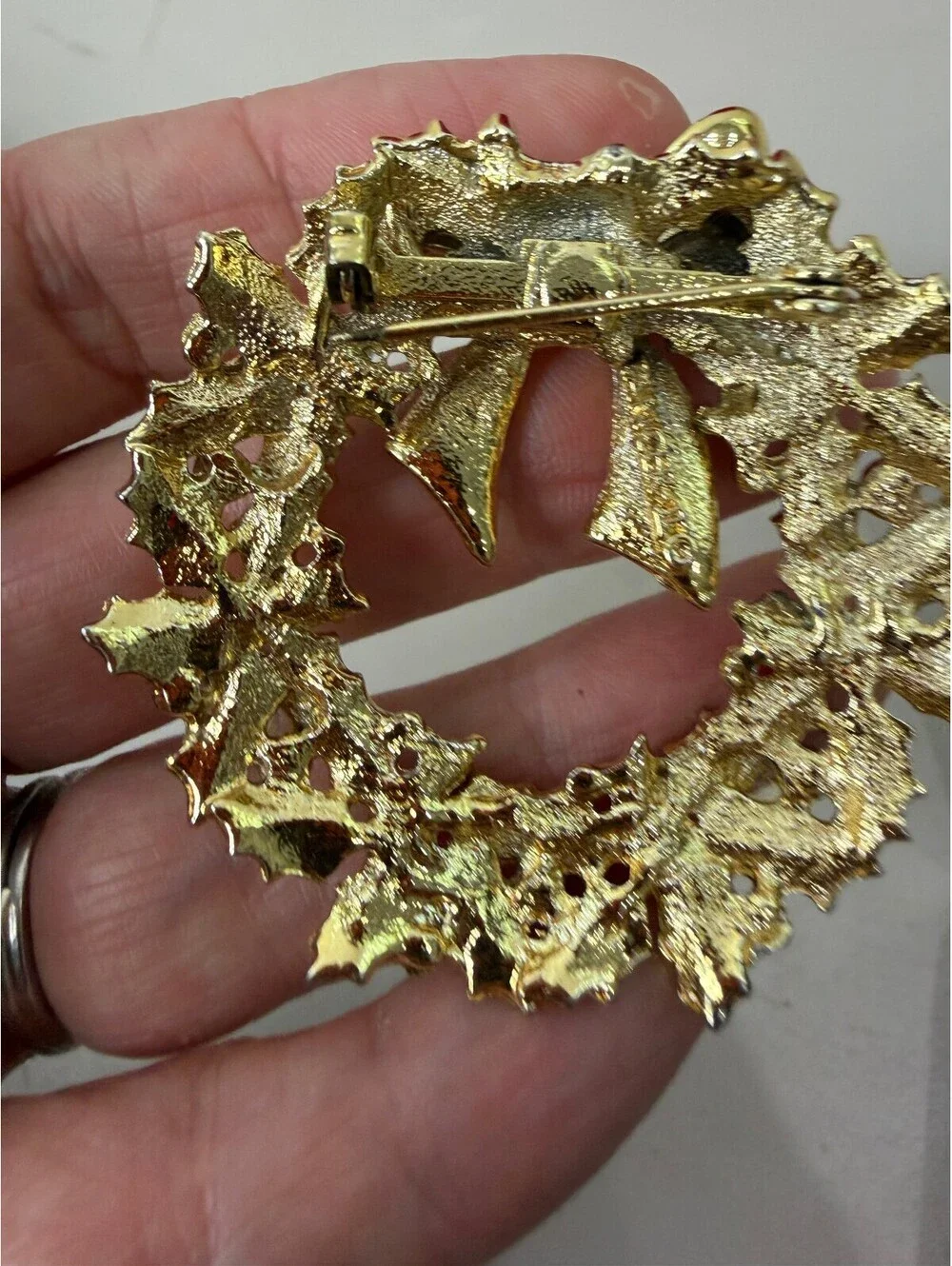 Tancer II Vintage Gold Tone Christmas Wreath Brooch with Red and Green Accents